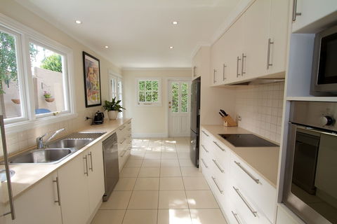Strahan House - Maitland Accommodation 6