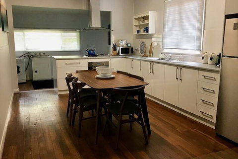 Otters Retreat - Maitland Accommodation 2