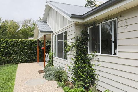 Armidale Cottage - Maitland Accommodation 1