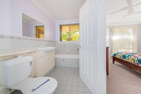 Pebble Pde 1 / 14 Fingal Bay - Maitland Accommodation 2