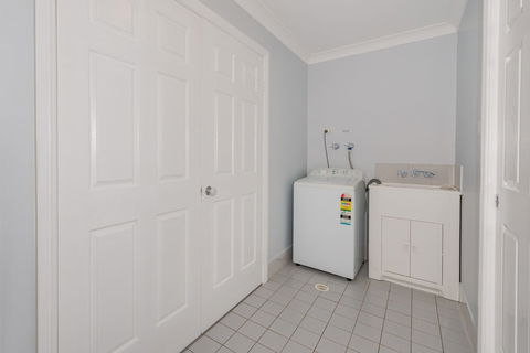 Pebble Pde 1 / 14 Fingal Bay - Maitland Accommodation 1
