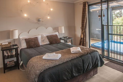 Cloud Nine Spa Chalets - Maitland Accommodation 2