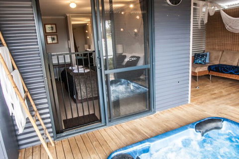 Cloud Nine Spa Chalets - Maitland Accommodation 1