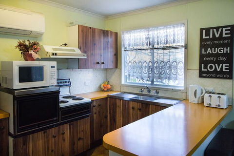 Manilla Cottage - Manilla NSW - Maitland Accommodation 4