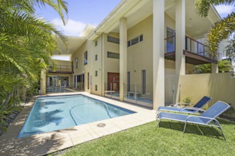 ANGOURIE HOUSE SALT VILLAGE - Maitland Accommodation 0
