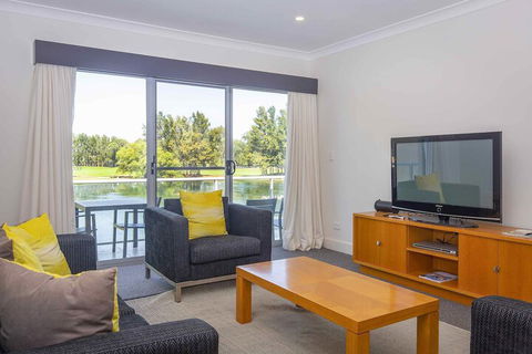 Villa On The Green - Maitland Accommodation 2