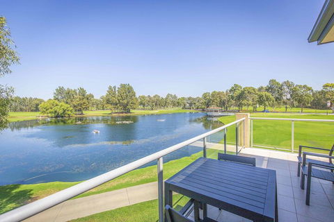 Villa On The Green - Maitland Accommodation 5