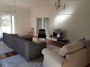 Kilmarnock House - Maitland Accommodation 0