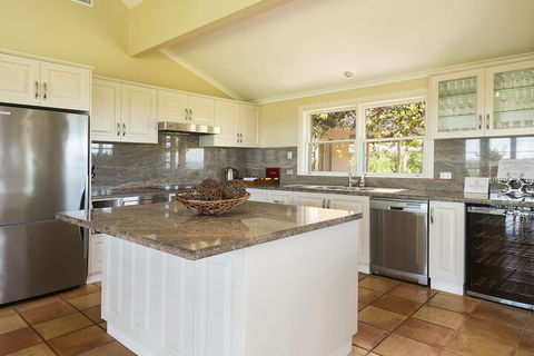 Holman Estate - Maitland Accommodation 5