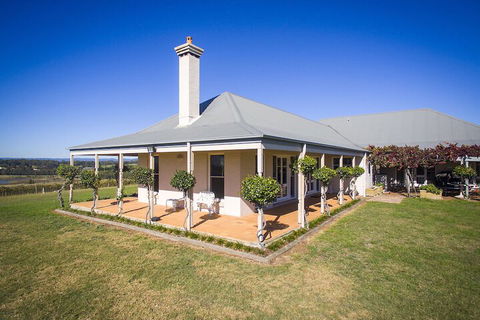 Holman Estate - Maitland Accommodation 1