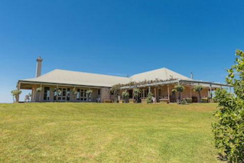 Holman Estate - Maitland Accommodation 0