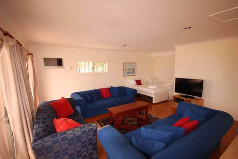 Verona Vineyard Cottage - Maitland Accommodation 4