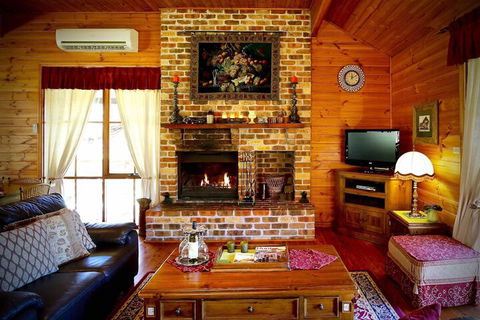Silky Oak Cottage - Maitland Accommodation 1
