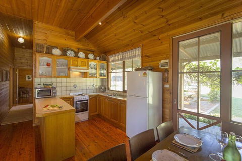 Silky Oak Cottage - Maitland Accommodation 3