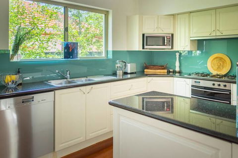 The Kinninmont House - Maitland Accommodation 3