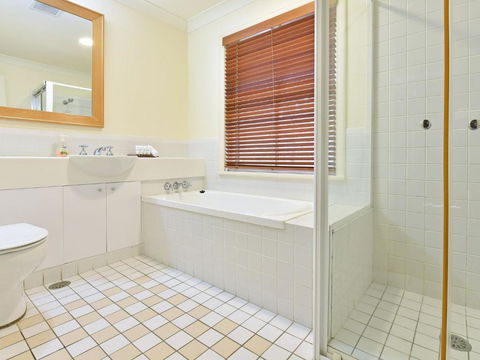 Villa Prosecco Located Within Cypress Lakes - Maitland Accommodation 3