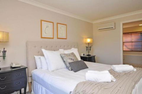 Villa Beaujolais Located Within Cypress Lakes - Maitland Accommodation 6