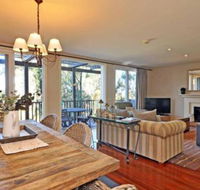 Villa Beaujolais Located Within Cypress Lakes - Maitland Accommodation