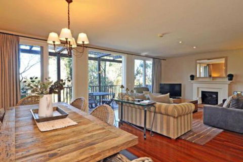 Villa Beaujolais Located Within Cypress Lakes - Maitland Accommodation 0