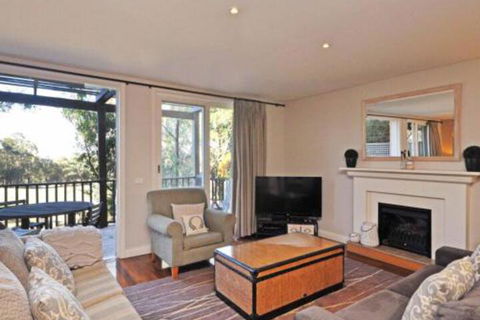 Villa Beaujolais Located Within Cypress Lakes - Maitland Accommodation 4