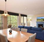 Villa 3br De Saran Resort Condo located within Cypress Lakes Resort nothing is more central - Maitland Accommodation