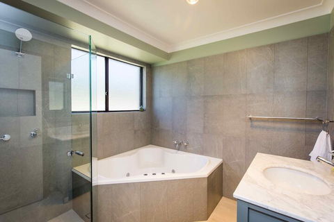 Amani - Maitland Accommodation 7