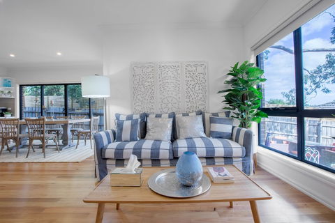 AUJOY 3 Bed Townhouse Burwood 1 - Maitland Accommodation 5