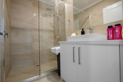 AUJOY 3 Bed Townhouse Burwood 1 - Maitland Accommodation 2