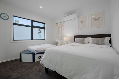 AUJOY 4 Bed Townhouse Burwood 2 - Maitland Accommodation 4