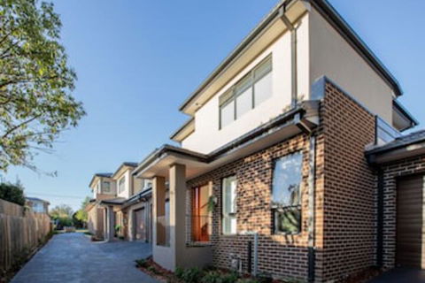 AUJOY 4 Bed Townhouse Burwood 2 - Maitland Accommodation 0