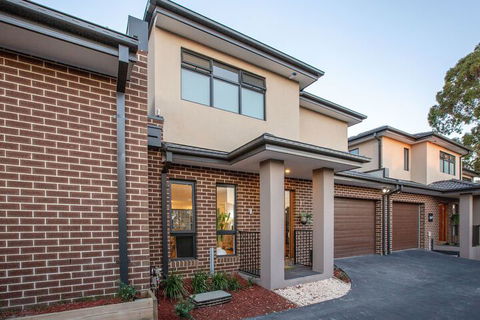 AUJOY 3 Bed Townhouse Burwood 3 - Maitland Accommodation 7