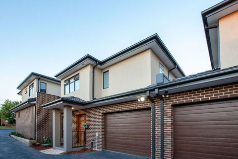 AUJOY 3 Bed Townhouse Burwood 3 - Maitland Accommodation 5