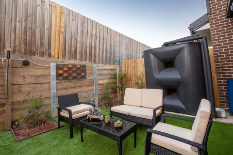 AUJOY 3 Bed Townhouse Burwood 3 - Maitland Accommodation 2