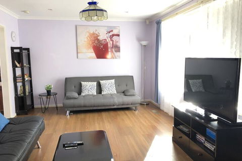 Canberra Entire House 3 Bedroom - Maitland Accommodation 5