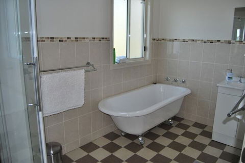 High Country Trail Rides & Farm Stay - Maitland Accommodation 7