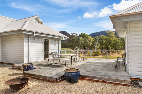 Brokenback Views Country Estate - Maitland Accommodation 2