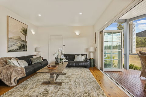 Brokenback Views Country Estate - Maitland Accommodation 3