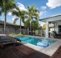 Beach bliss Queen bed BBQ Pool Netflix