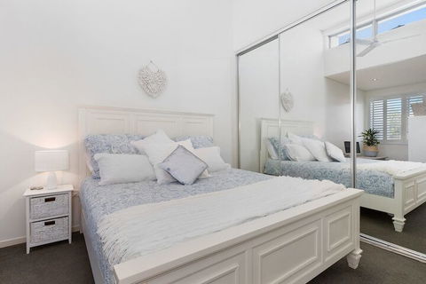 COASTAL CHIC At CASUARINA - Maitland Accommodation 4