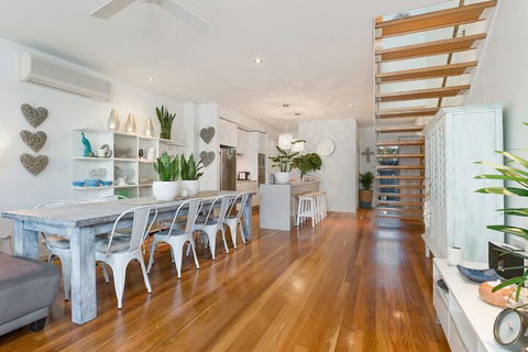 COASTAL CHIC At CASUARINA - Maitland Accommodation 2