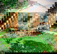 Camelias Boutique Cottage in Dianella - Maitland Accommodation