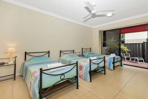 The Mediterranean Beachfront Groundfloor Apartment - Maitland Accommodation 4