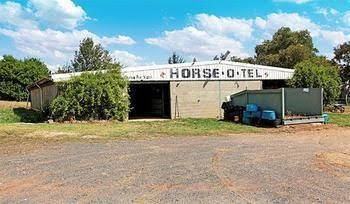 Tarcutta Halfway Motor Inn - Maitland Accommodation 3