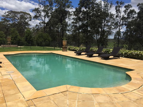 Villa Provence - Maitland Accommodation 4