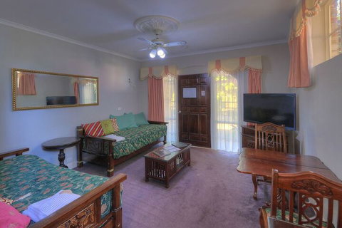 Hatchers Richmond Manor - Maitland Accommodation 6