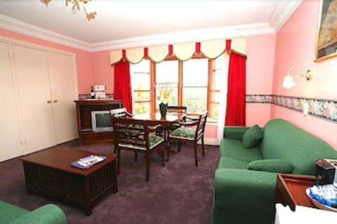 Hatchers Richmond Manor - Maitland Accommodation 4