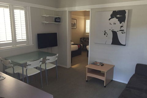 Brisbane Street Studios - Maitland Accommodation 4