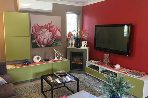 Crimson Villa - Maitland Accommodation 2