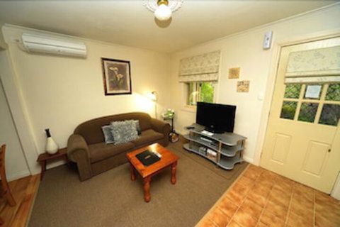 Riesling Trail & Clare Valley Cottages - Maitland Accommodation 3