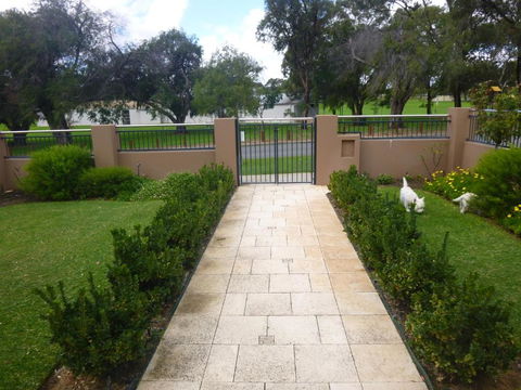 Santa Maria Executive B & B Fremantle - Maitland Accommodation 3